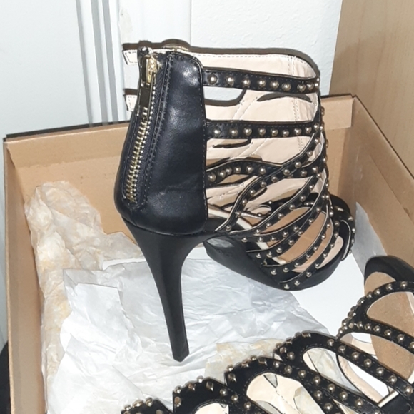 Shoe - Picture 4 of 4